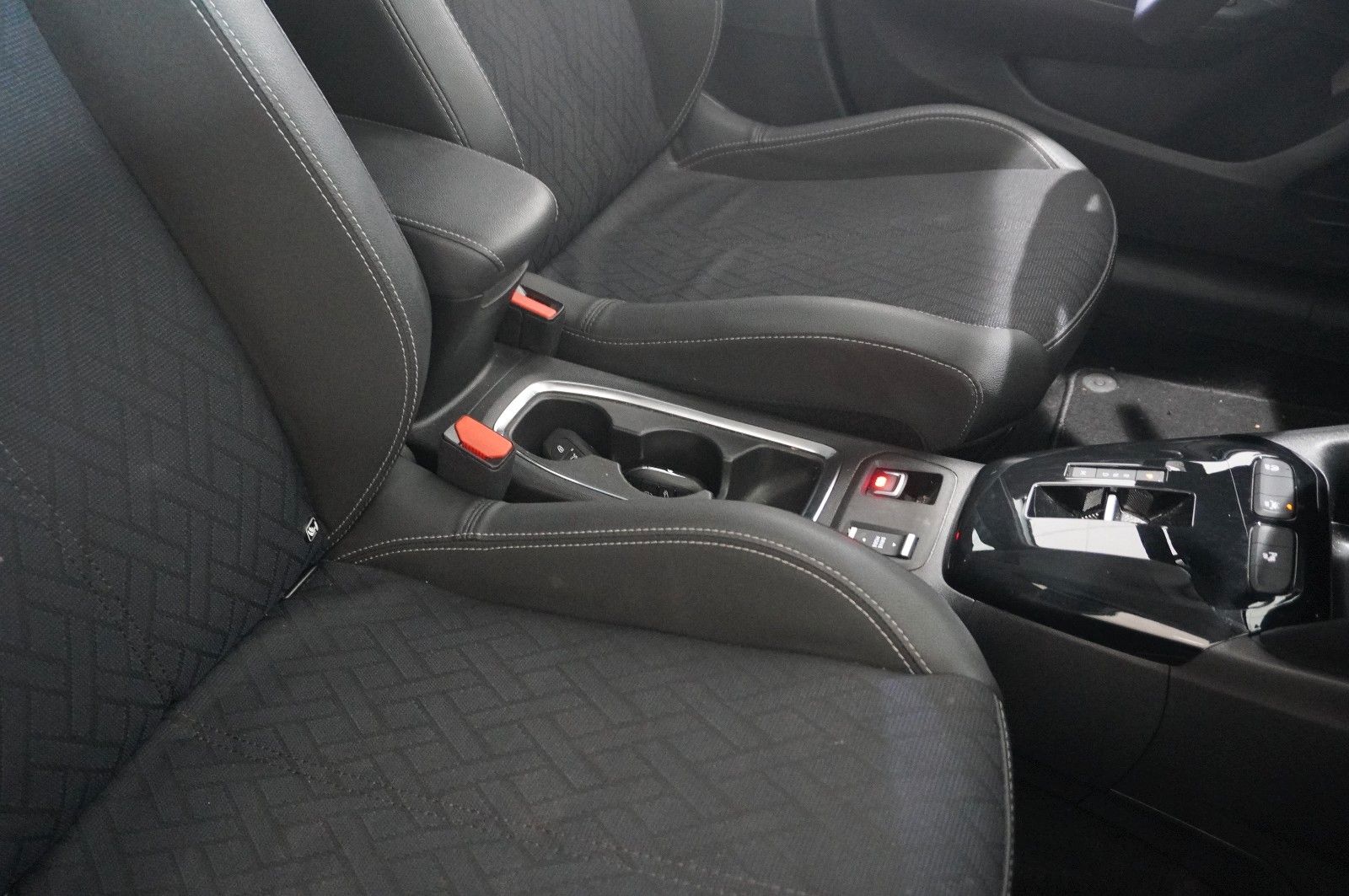 Fahrzeugabbildung Opel Corsa F 1.2T ELEGANCE NAVI/LED/KAMERA/SPORT/DAB+