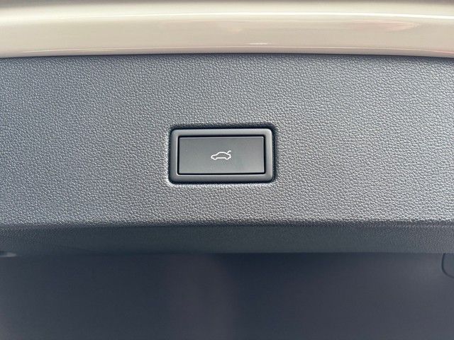 Fahrzeugabbildung Volkswagen T-Roc  1.5TSI DSG Style AHK+GJR+KAMERA+SHZ+NAVI+