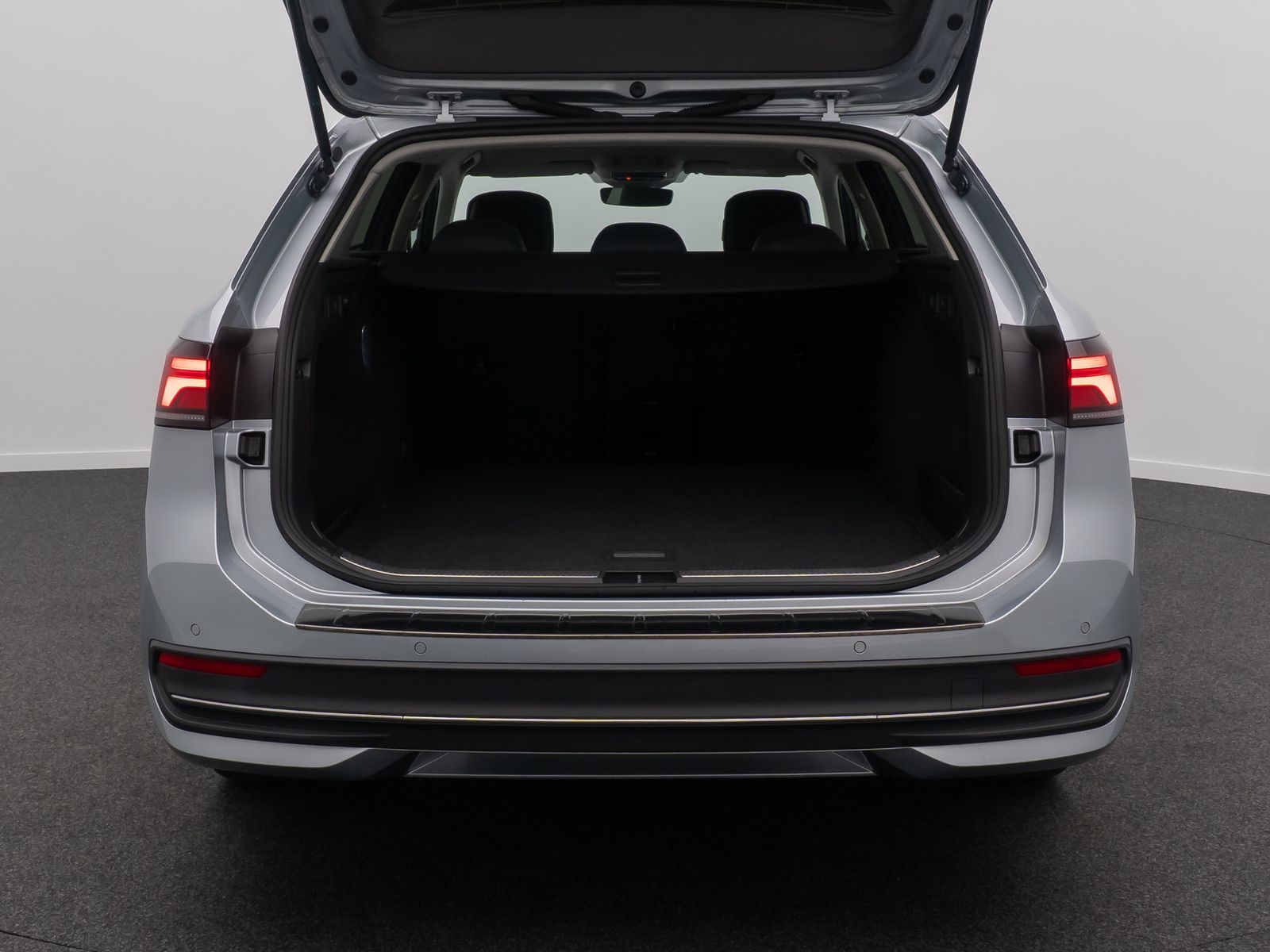 Fahrzeugabbildung Volkswagen Passat 1.5 eHybrid Business 360° AHK ACC Massage