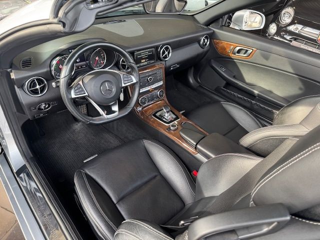 Fahrzeugabbildung Mercedes-Benz SLC 300 Roadster PANO NAVI ALU