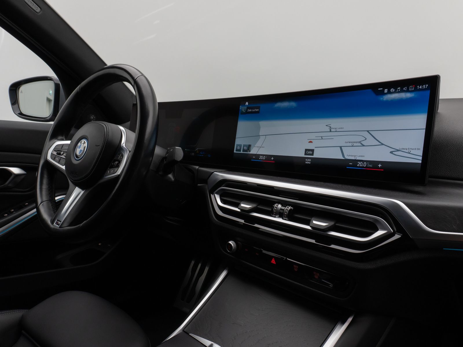 Fahrzeugabbildung BMW 330e M Sport Kamera HUD DAB H/K DrivAssis 19Zoll