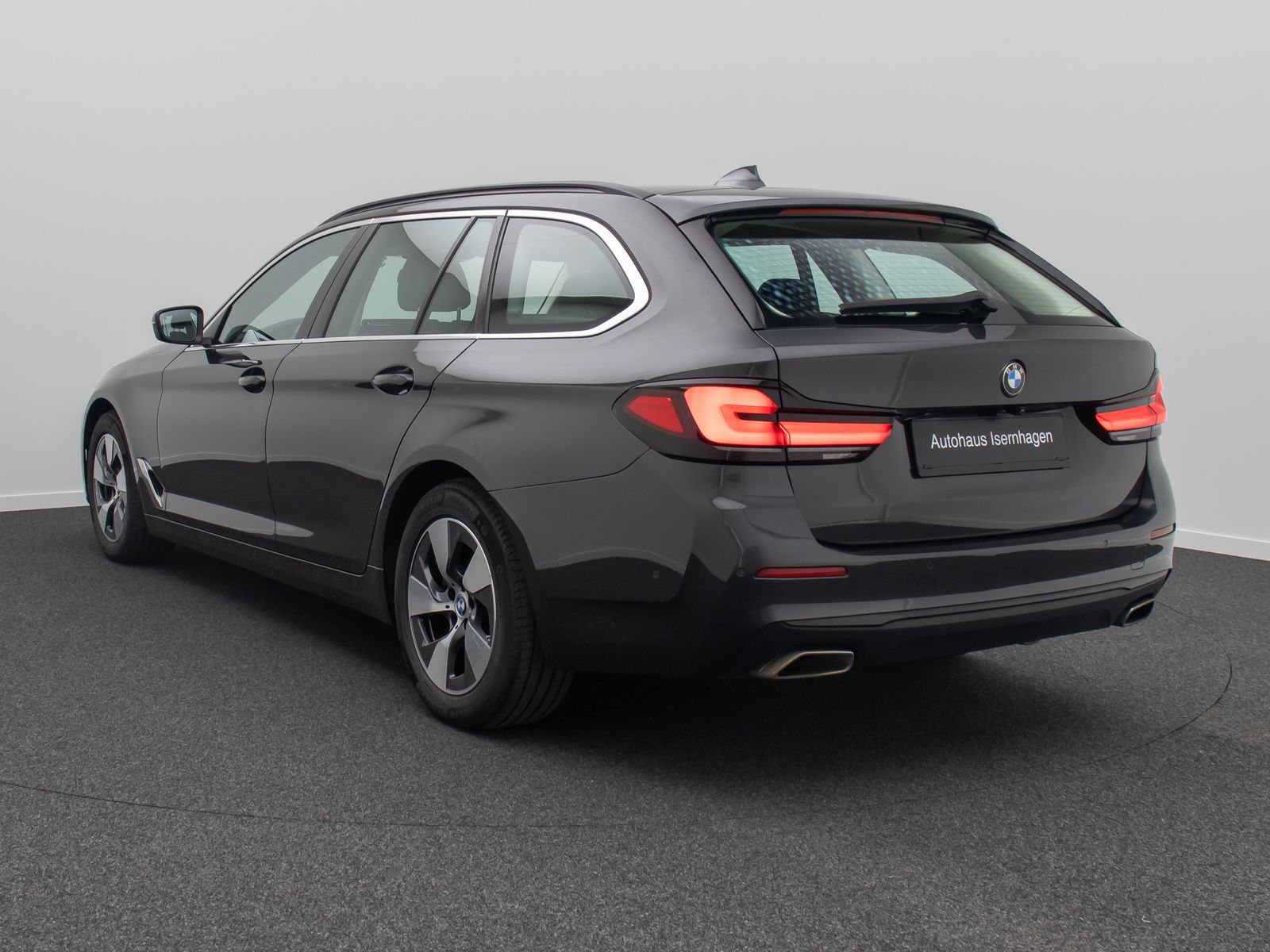 Fahrzeugabbildung BMW 520d xD  DAB Laser HUD Kamera AHK ALarm Komfort