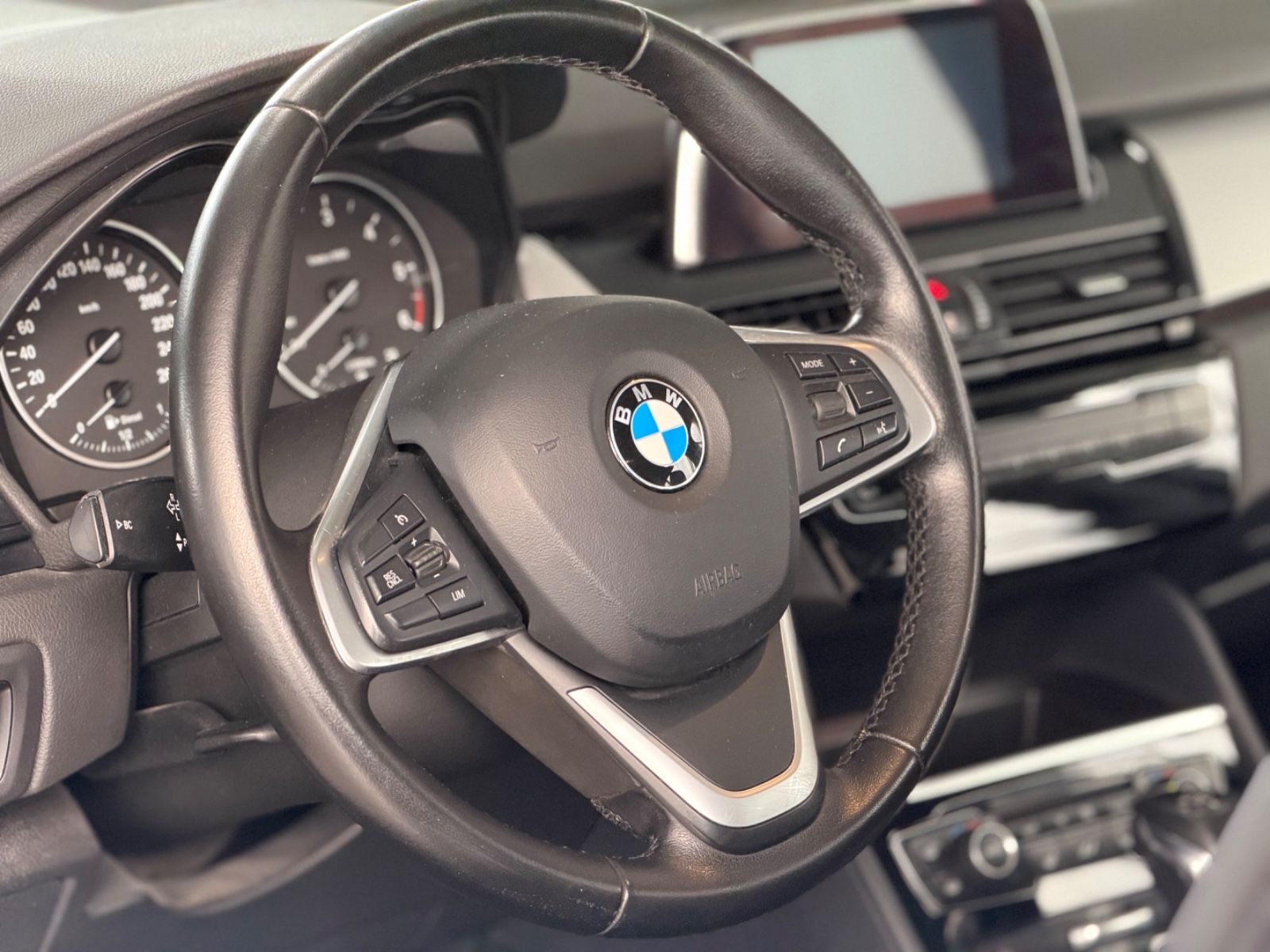 Fahrzeugabbildung BMW 2er Gran Tourer 220d Advantage Business LED