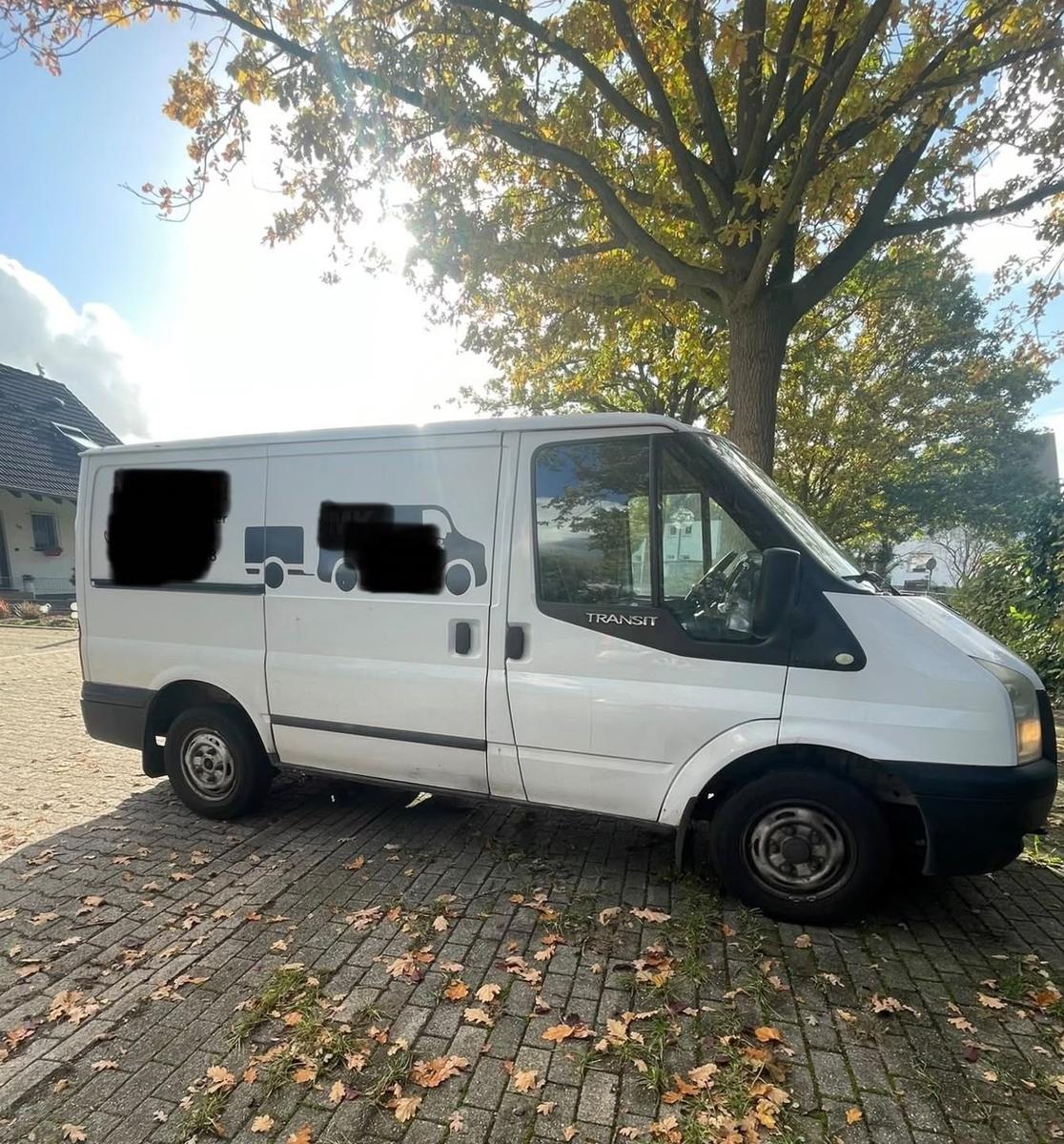 Ford Transit 2011 — rear view