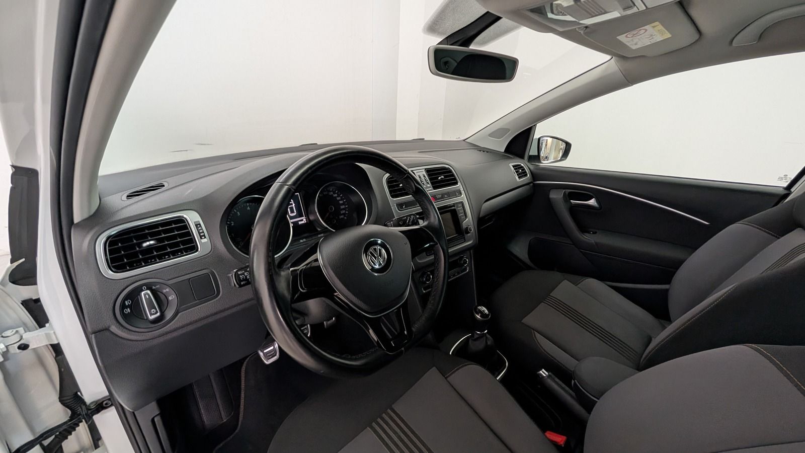 Fahrzeugabbildung Volkswagen Polo V 1.0 TSI * SHZ * LED * PDC Allstar