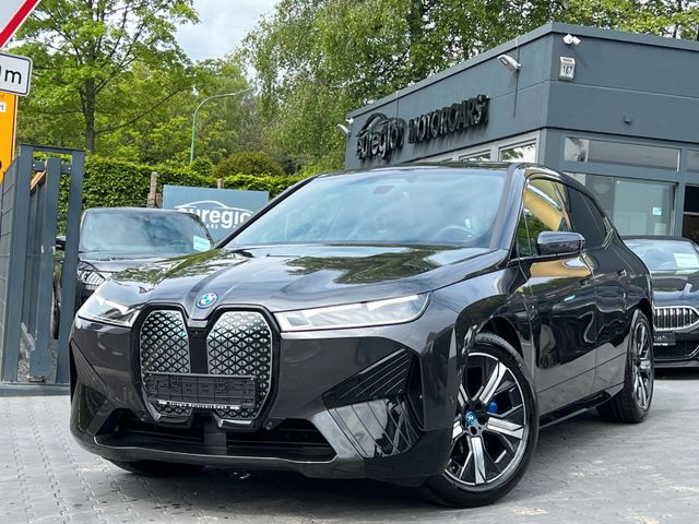 BMW iX 50 xDrive Sport Clear & Bold Sky Lounge ///