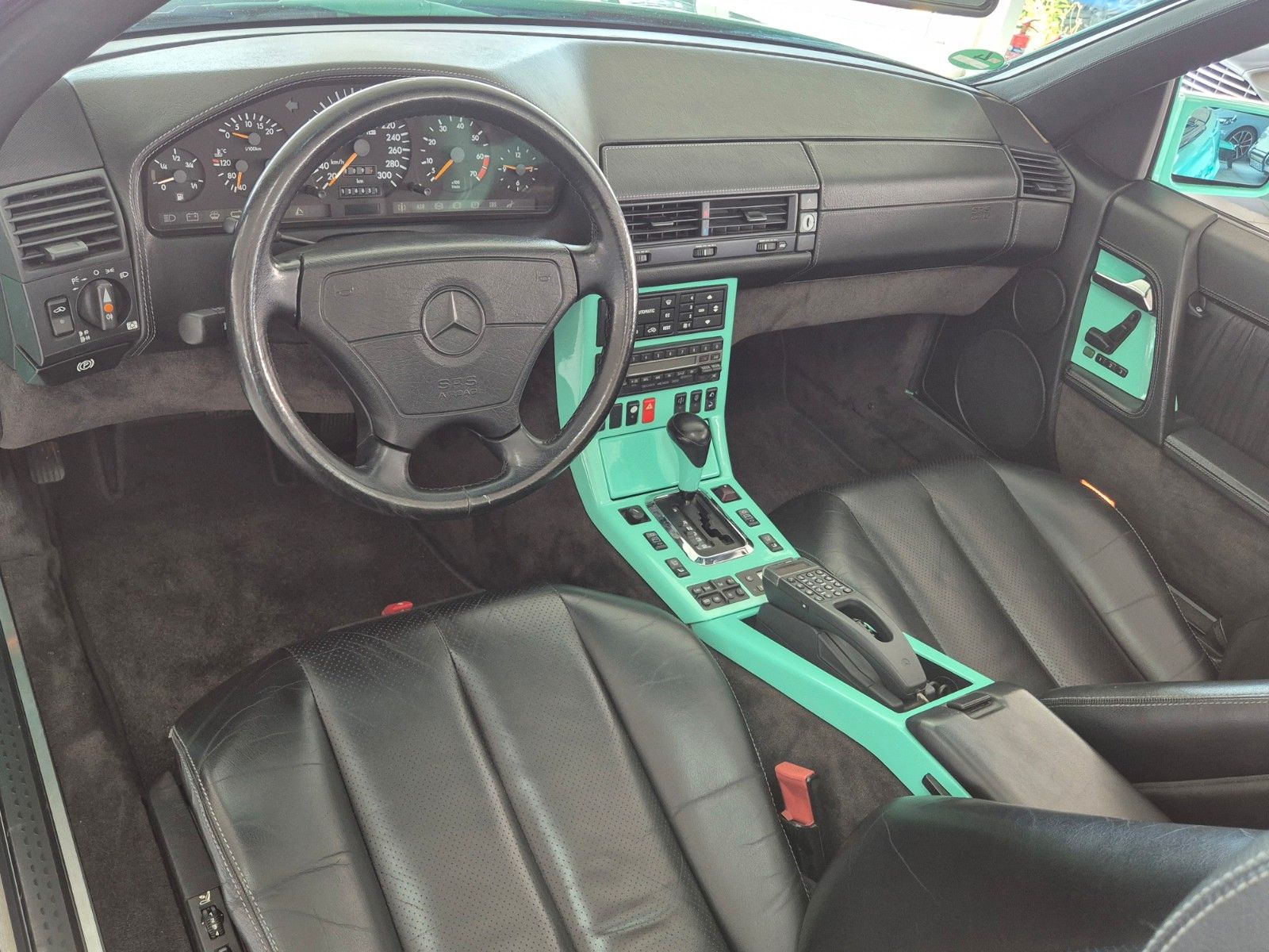 Fahrzeugabbildung Mercedes-Benz SL 600 AMG Unikat in Porsche Mint/Full Designo