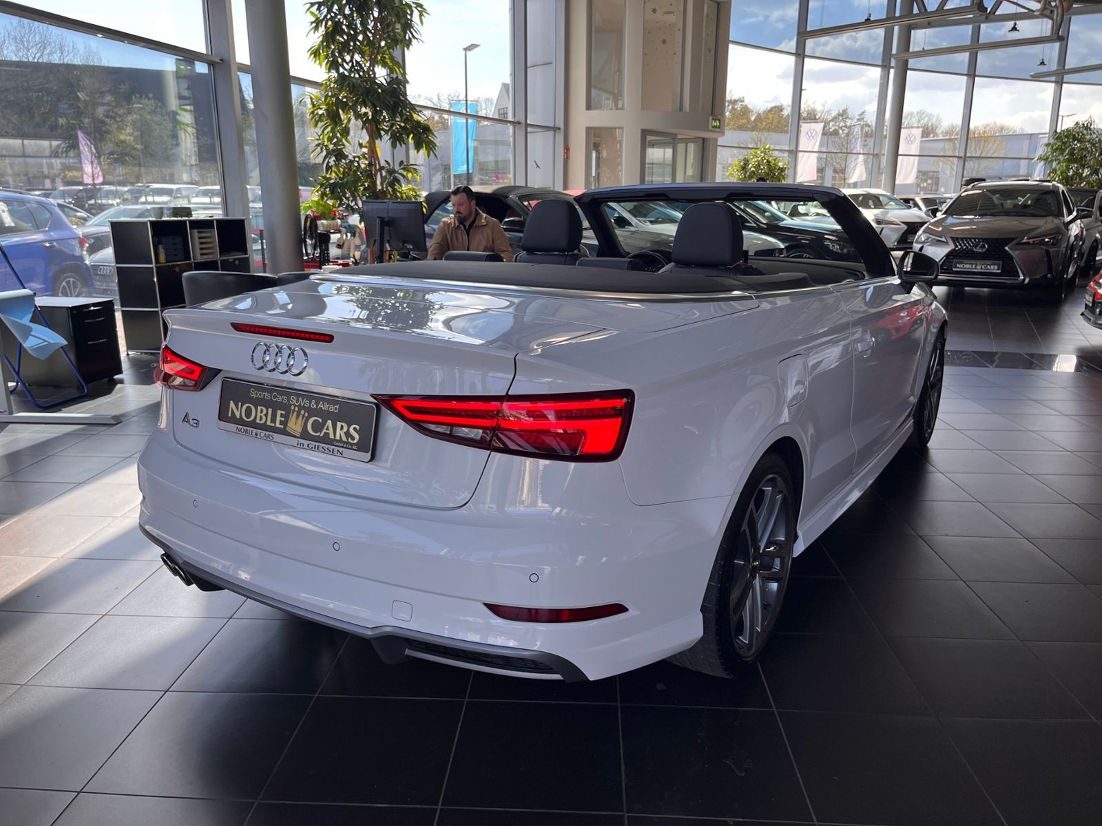 Fahrzeugabbildung Audi A3 Cabriolet 35 TFSI S line sport LED NAV PDC