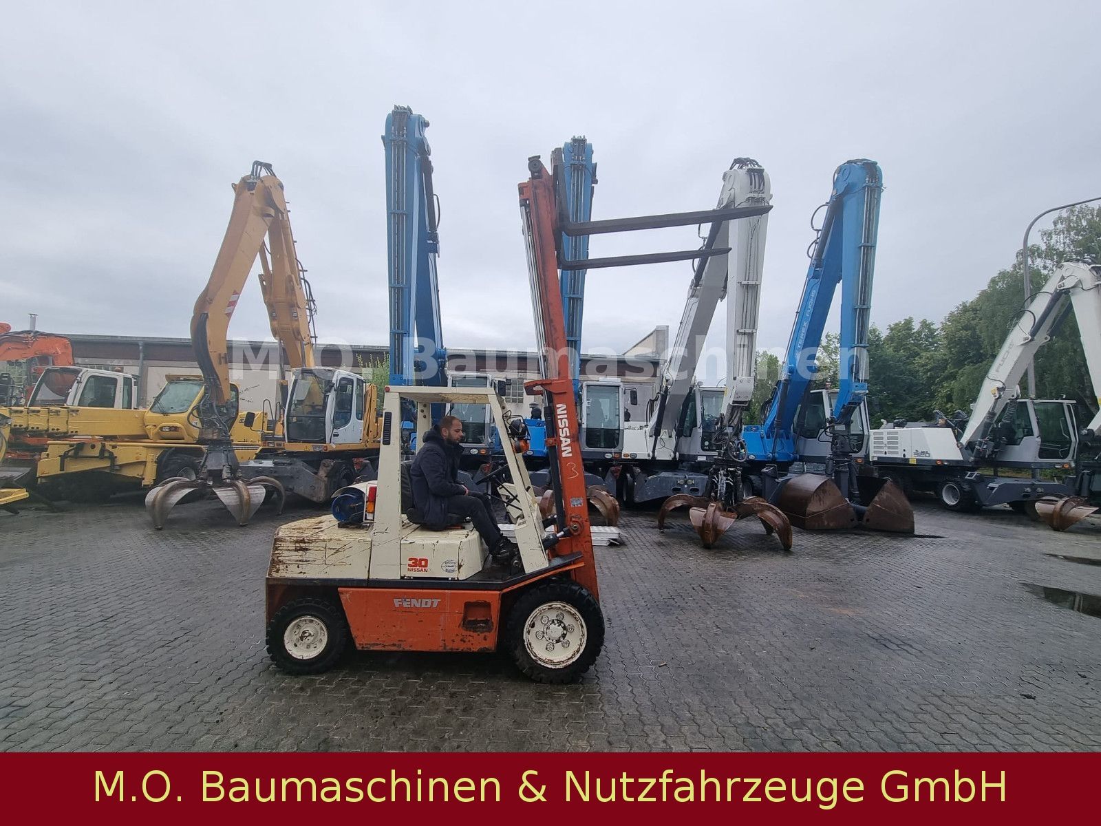 Fahrzeugabbildung Nissan FG 30 / 3t / 3,40 m / Gas / Duplex