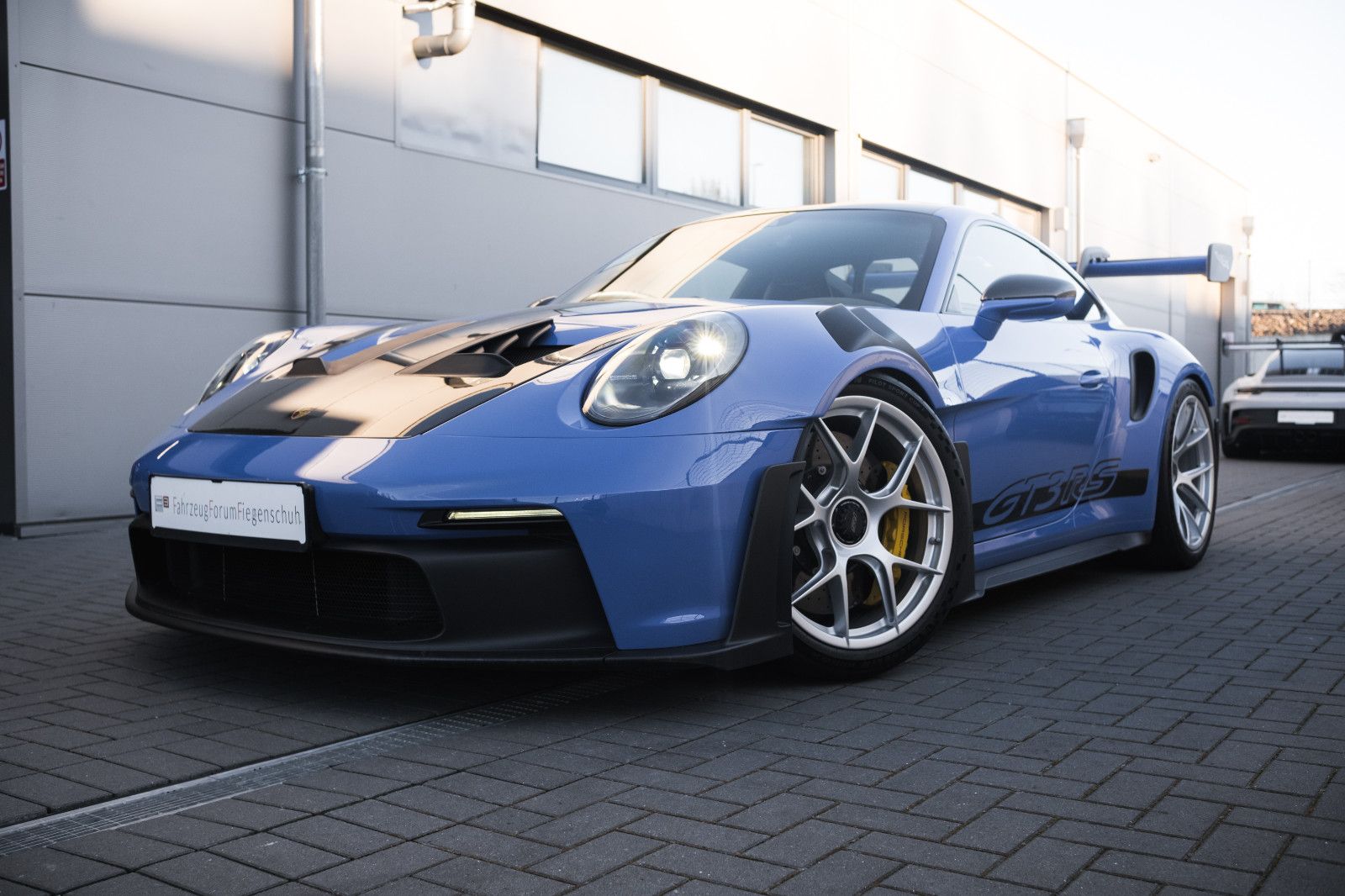 Fahrzeugabbildung Porsche 992/911 GT3 RS-PTS maritime-Lift-Weissach-PCCB