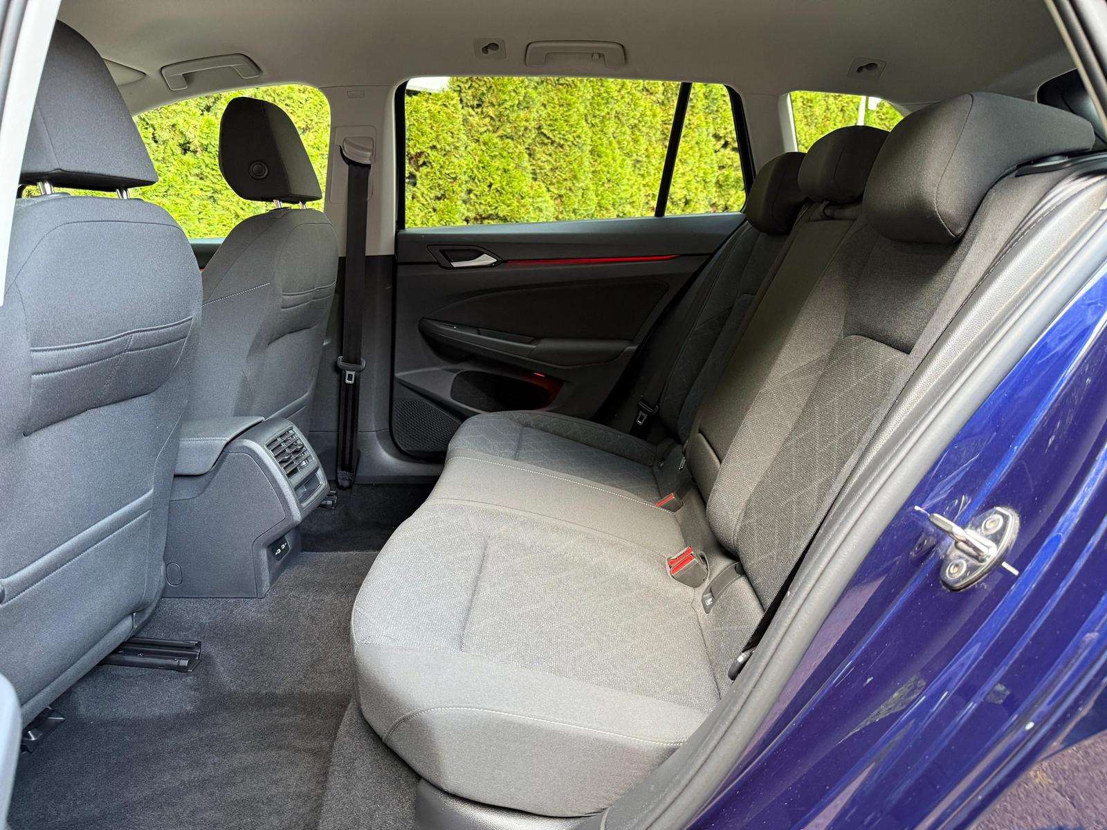 Volkswagen Golf 8 2.0TDI Life LED+NAV+SHZ+KAM+ACC+AMBI+CARP, миниатюра 9