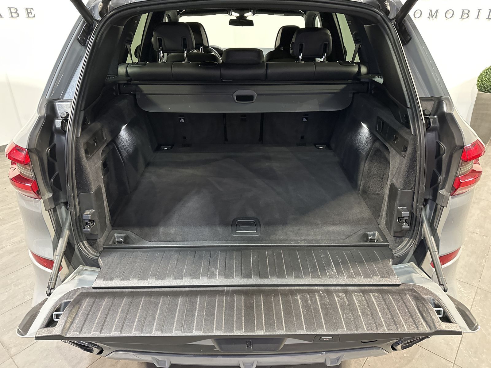 Fahrzeugabbildung BMW X5 xDrive30d M-Sport NAV+LED+360°+HEAD-UP+PANORA