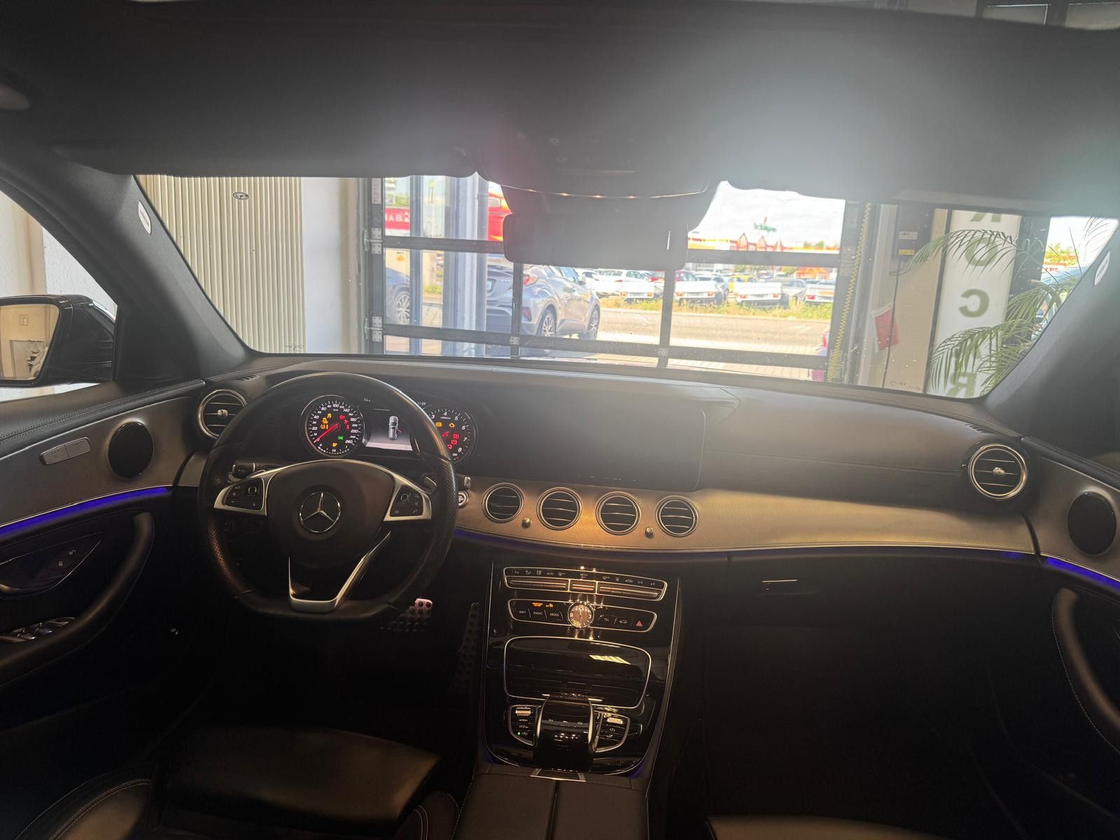 Fahrzeugabbildung Mercedes-Benz E 400 T-Modell 4Matic/LED/PANORAMA/AMG-LINE/NAVI