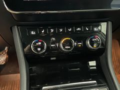 SKODA Superb Combi 2.0 / AHK / CARPLAY / LED / MEMORY SKODA Superb Combi 2.0 / AHK / CARPLAY / LED / MEMORY