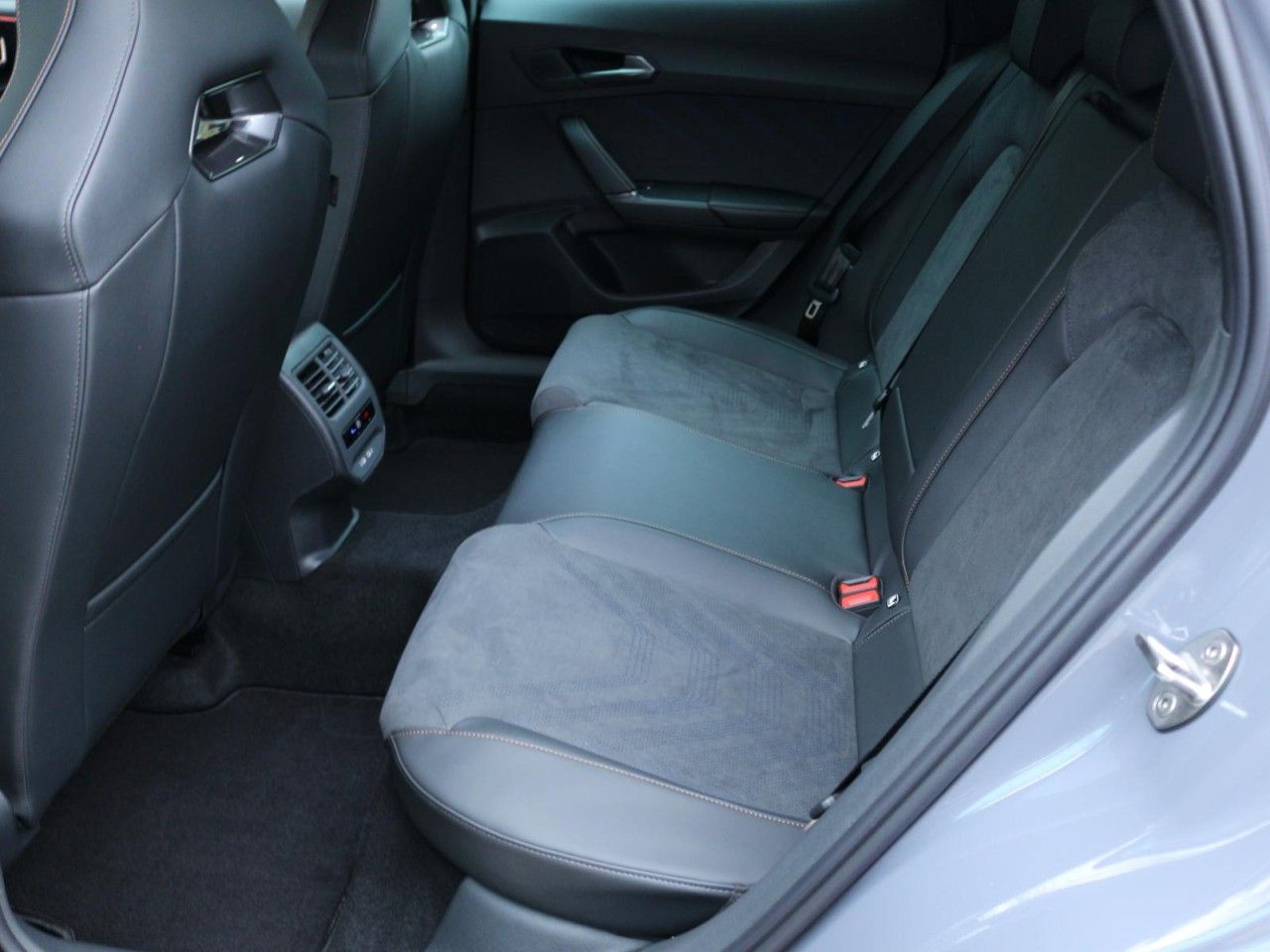 Fahrzeugabbildung CUPRA Formentor VZ 2.0 TSI 333 PS 7-Gang-DSG 4Drive