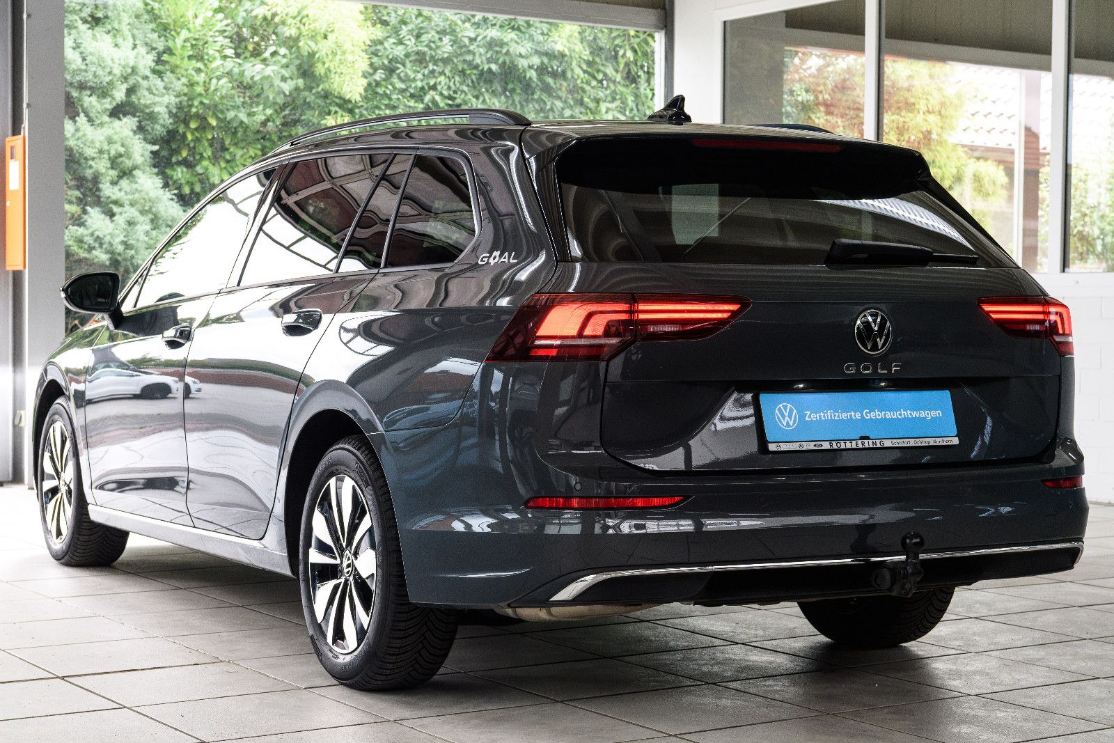 Fahrzeugabbildung Volkswagen Golf VIII Var. 1.5 TSI 110 kW+LED+AHK+GJR+TOTWIN