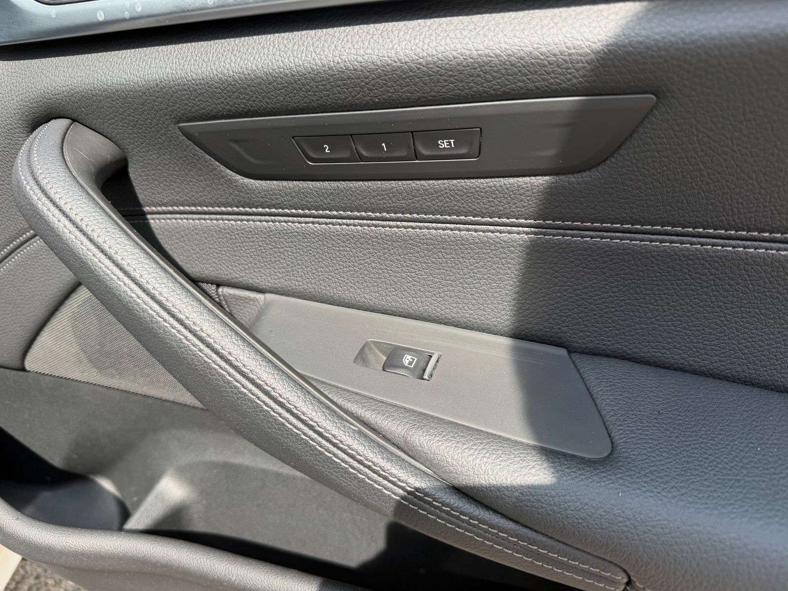 Fahrzeugabbildung BMW 540d Touring xDrive M Sport AHK PANO HUD LEDER