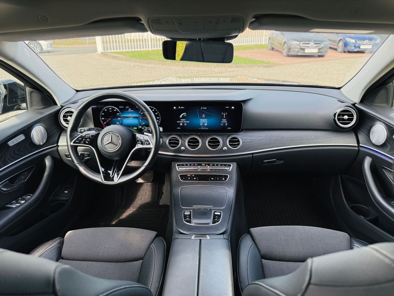 Fahrzeugabbildung Mercedes-Benz E 300 T de AVANTGARDE-NIGHT, Distronic, RFK, AHK