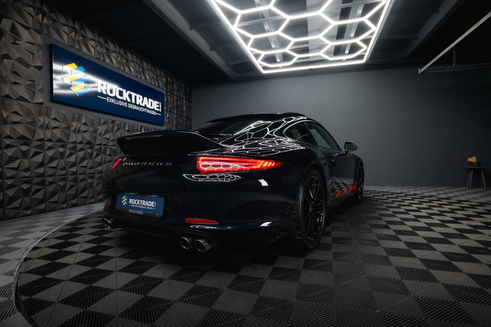 Fahrzeugabbildung Porsche 991 911 Carrera S GTS Black Design Chrono *Pano*