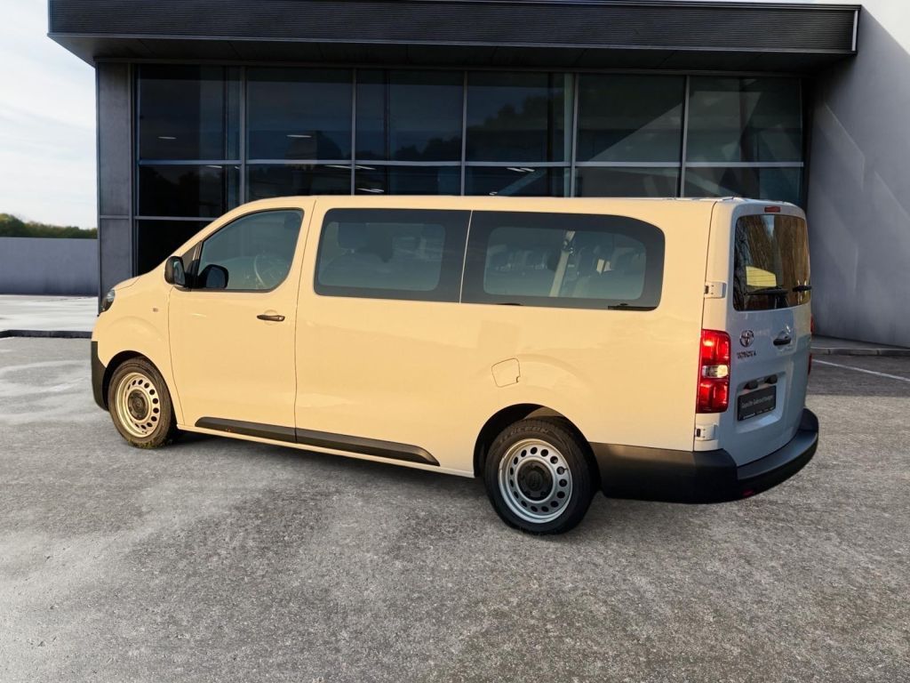 Fahrzeugabbildung Toyota Proace 2,0-l-D-4D L2 (9-Si.) Comfort
