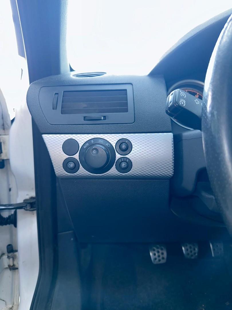 Opel Astra 2009 — photo 12