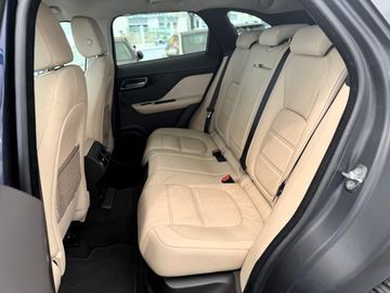 Jaguar F-Pace - 11