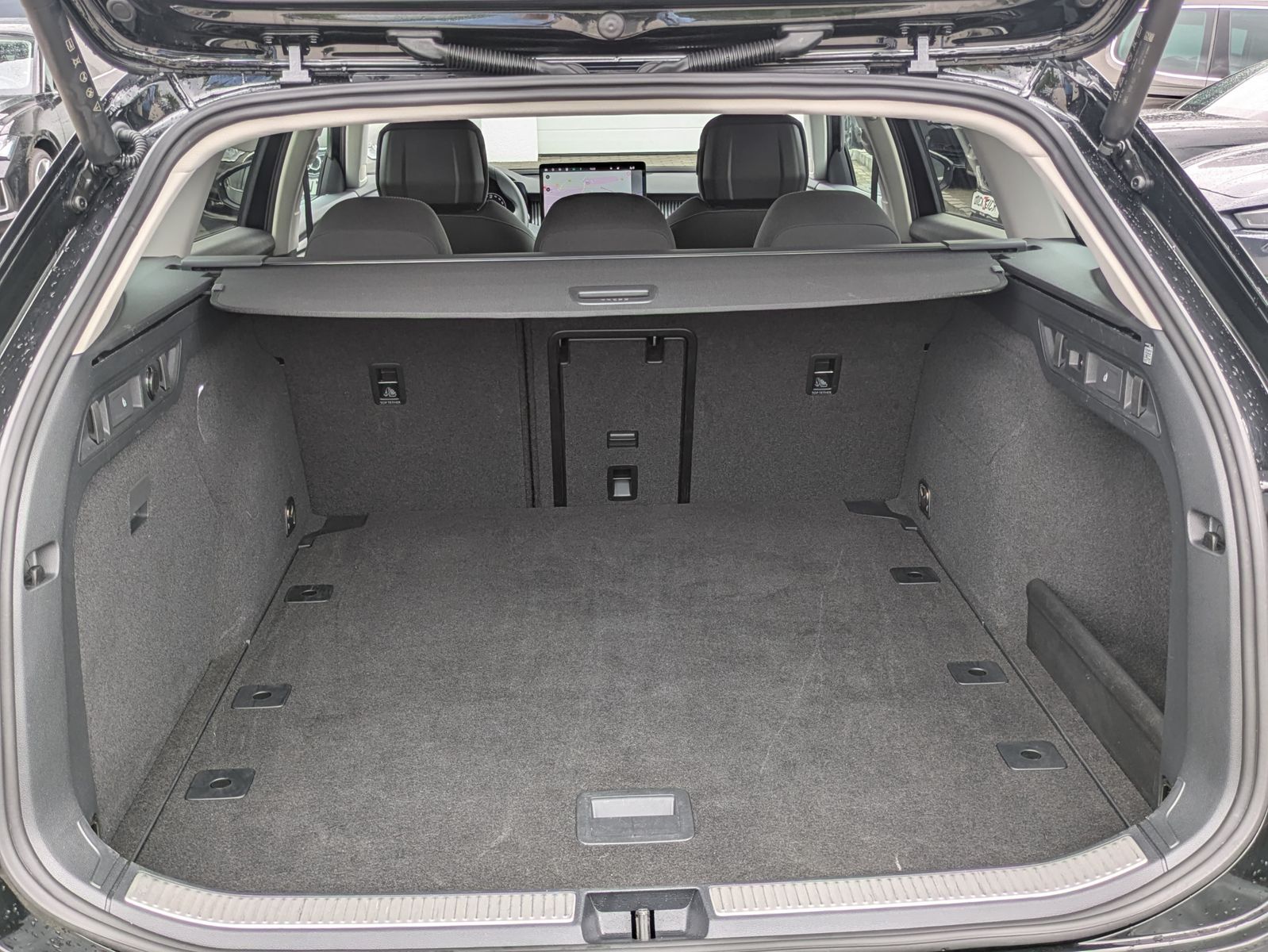 Fahrzeugabbildung SKODA Superb 2.0 TDI 4x4 Selection MATRIX*AHK*5J GAR.
