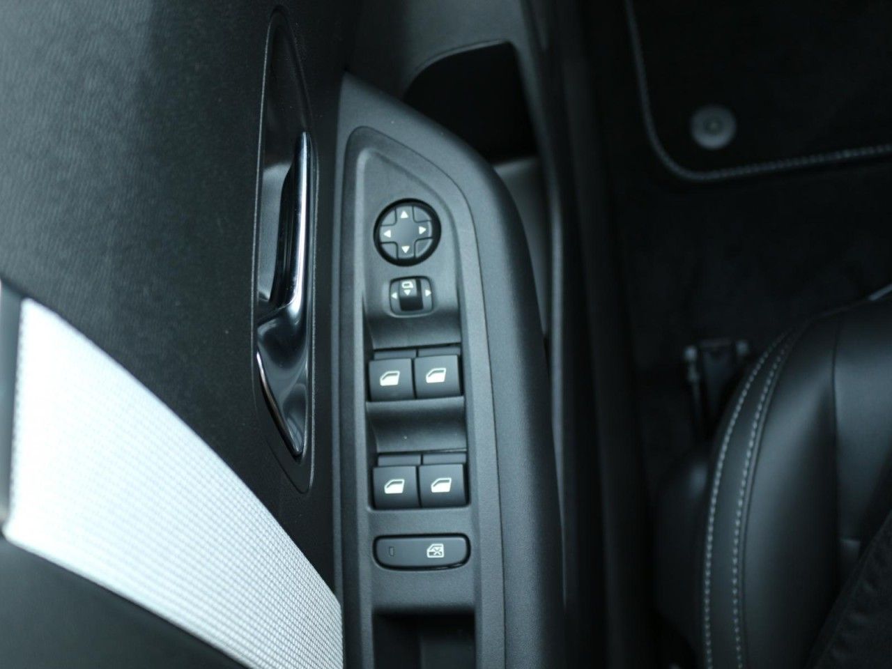 Fahrzeugabbildung Citroën ë-C4 156 Max