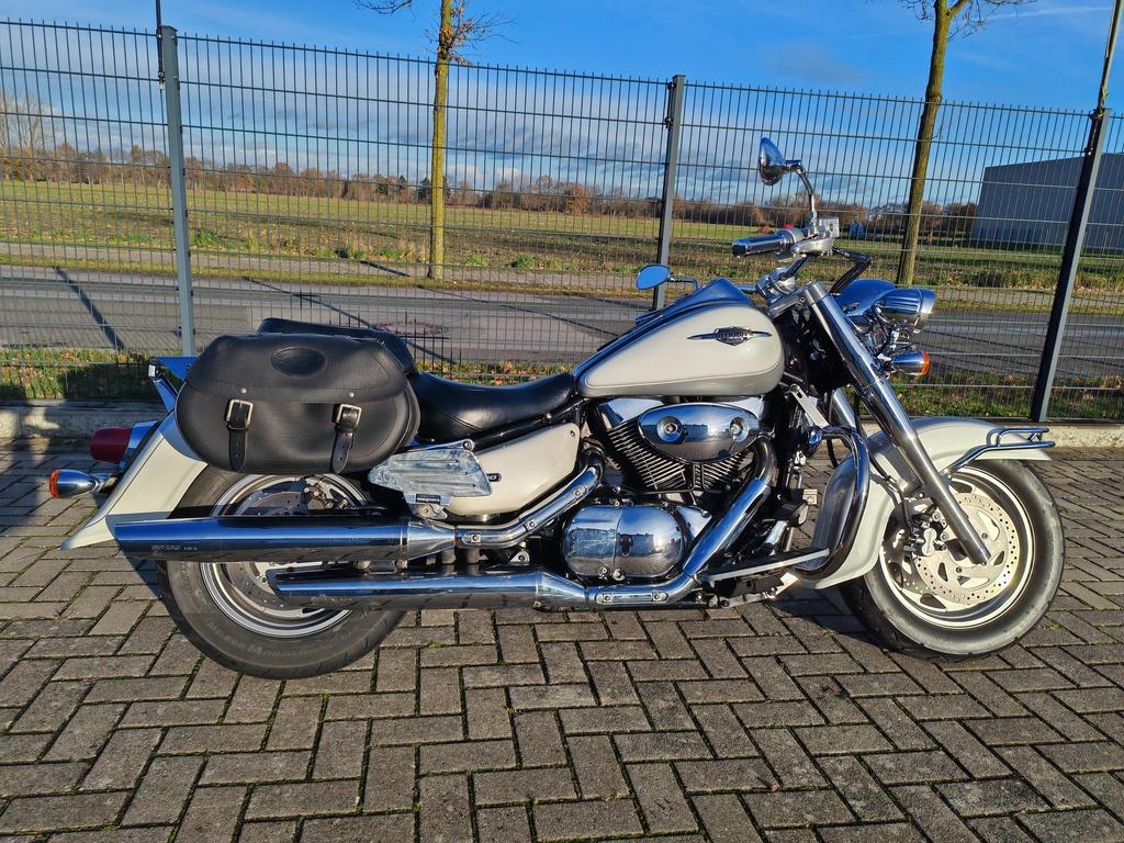 Suzuki C 1500 LC INTRUDER VL EXTRAS + HELM