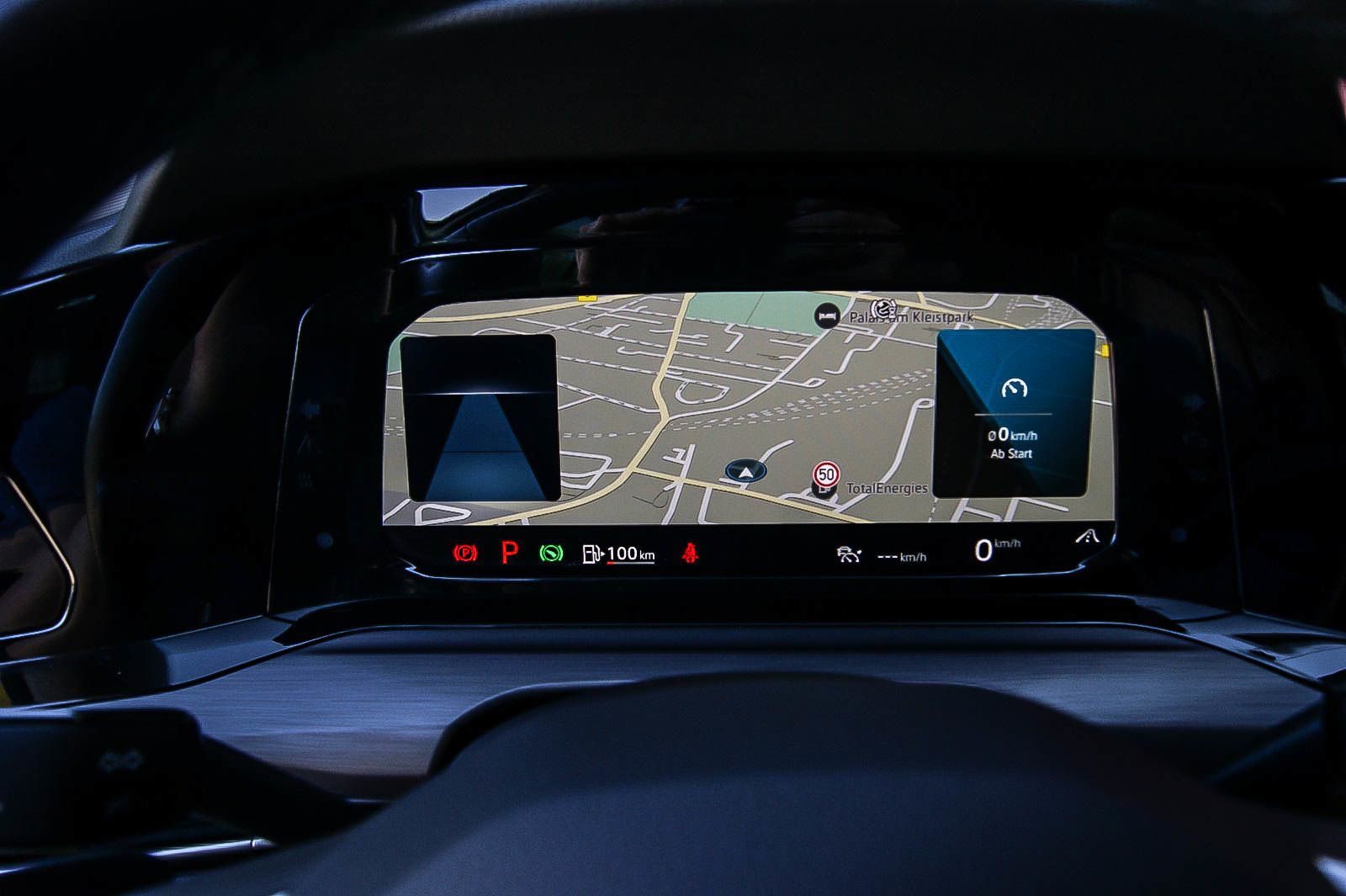 Fahrzeugabbildung Volkswagen Golf VIII 1.5eTSI DSG First Edition MATRIX ANHZV