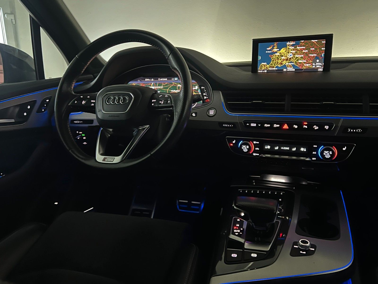 Fahrzeugabbildung Audi Q7 3.0 TDI Quattro S-LINE/21ZOLL/MATRIX/AHK/AMBI