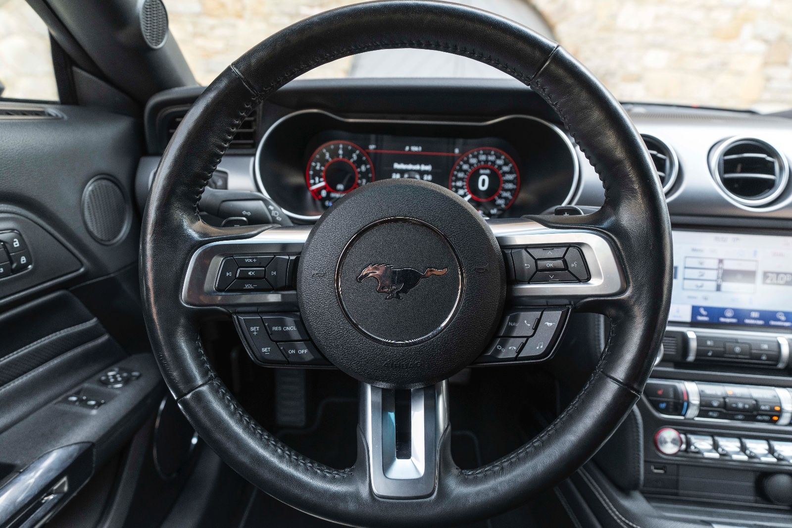 Fahrzeugabbildung Ford Mustang GT 5.0L KAM LED TOTW SHZ/K AUTO LEDER