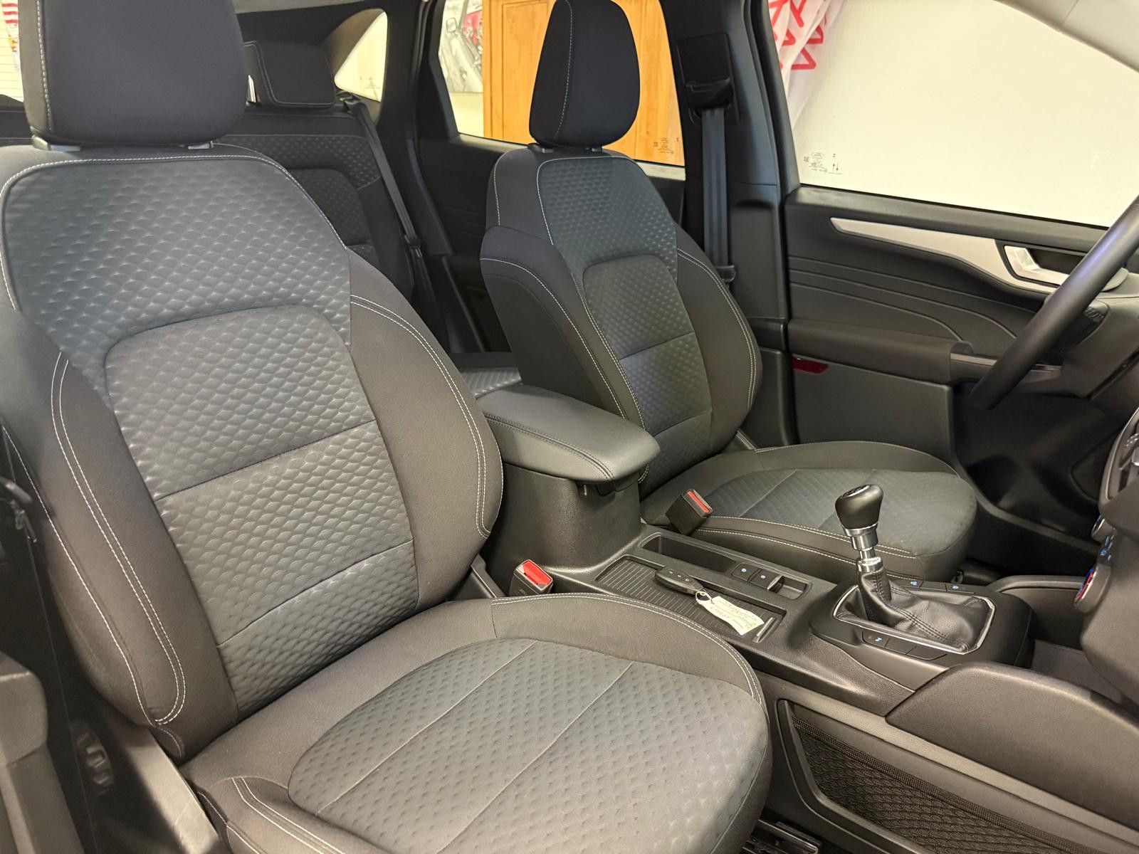 Fahrzeugabbildung Ford Kuga Cool & Connect / 1. HAND / NUR 27TKM