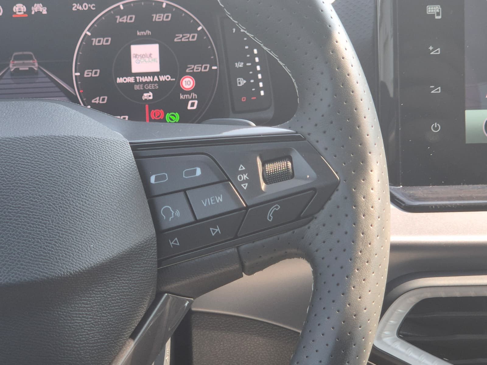 Fahrzeugabbildung SEAT Arona 1.5 TSI DSG FR Black Edition*LED*ACC*AHK*