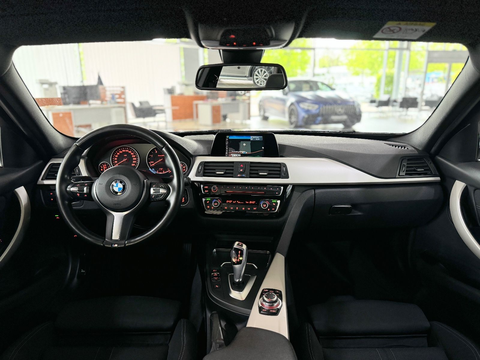 Fahrzeugabbildung BMW 325d  Advantage PDC Navi Komfort Stop&Go Alarm