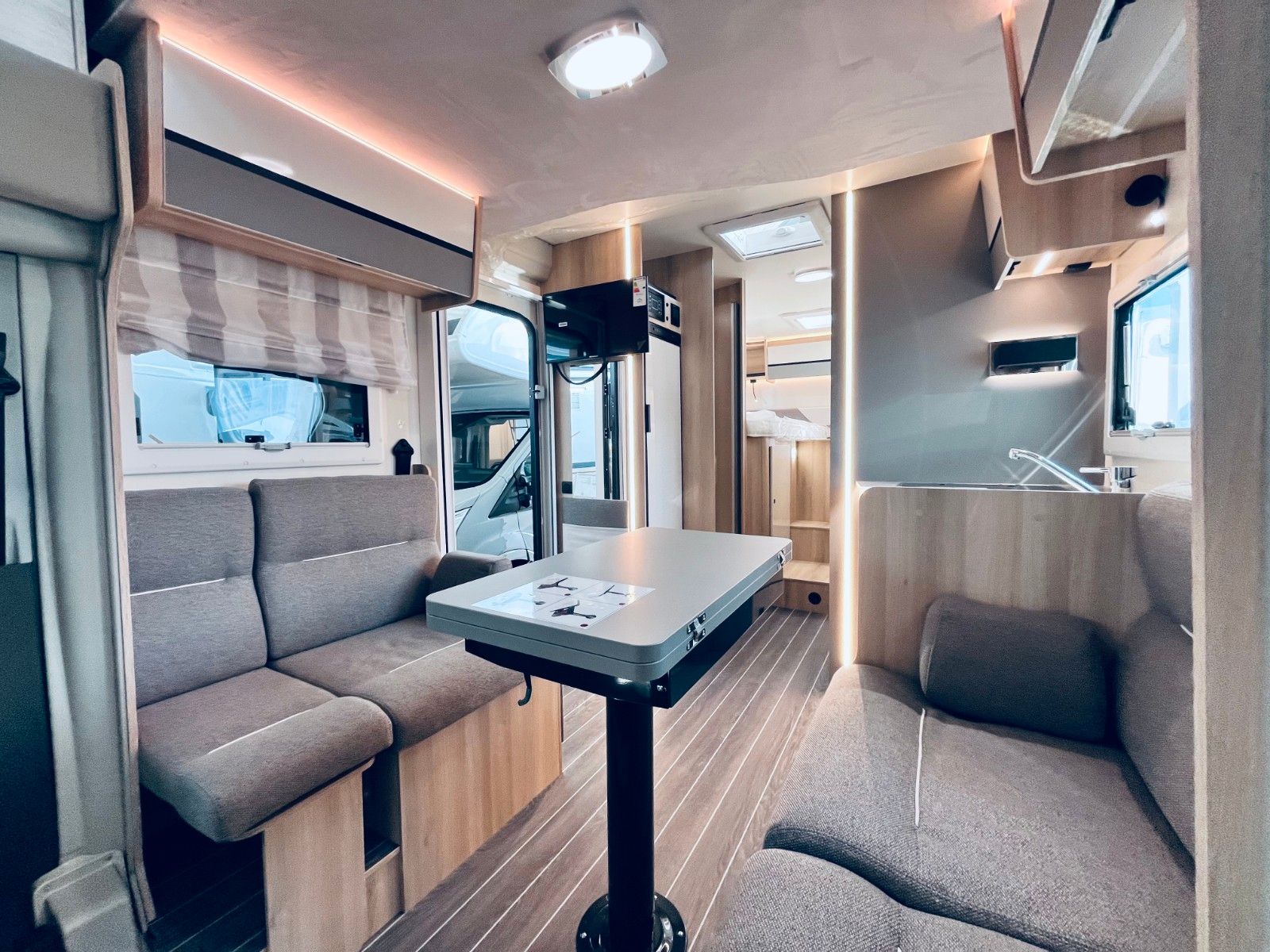 Fahrzeugabbildung NobelART T-7000 - Modell 2026 - Hubbett