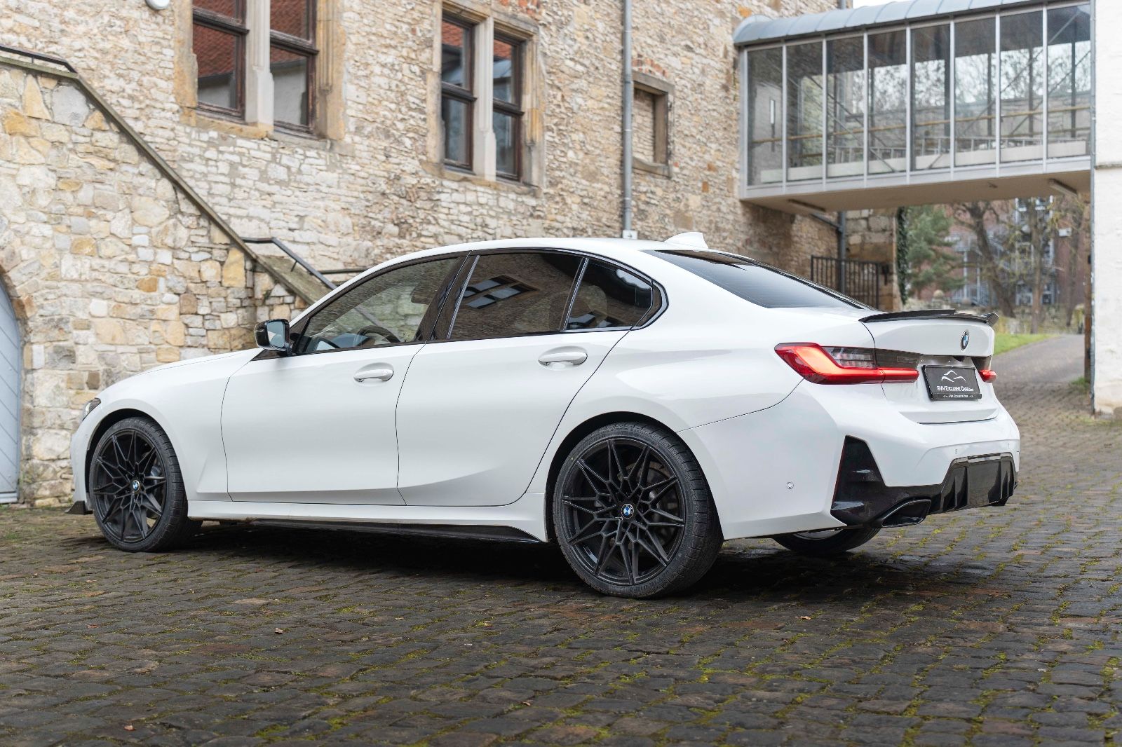 Fahrzeugabbildung BMW 330IX M-Sporpaket LED H&K TOTW CARPLAY KAM