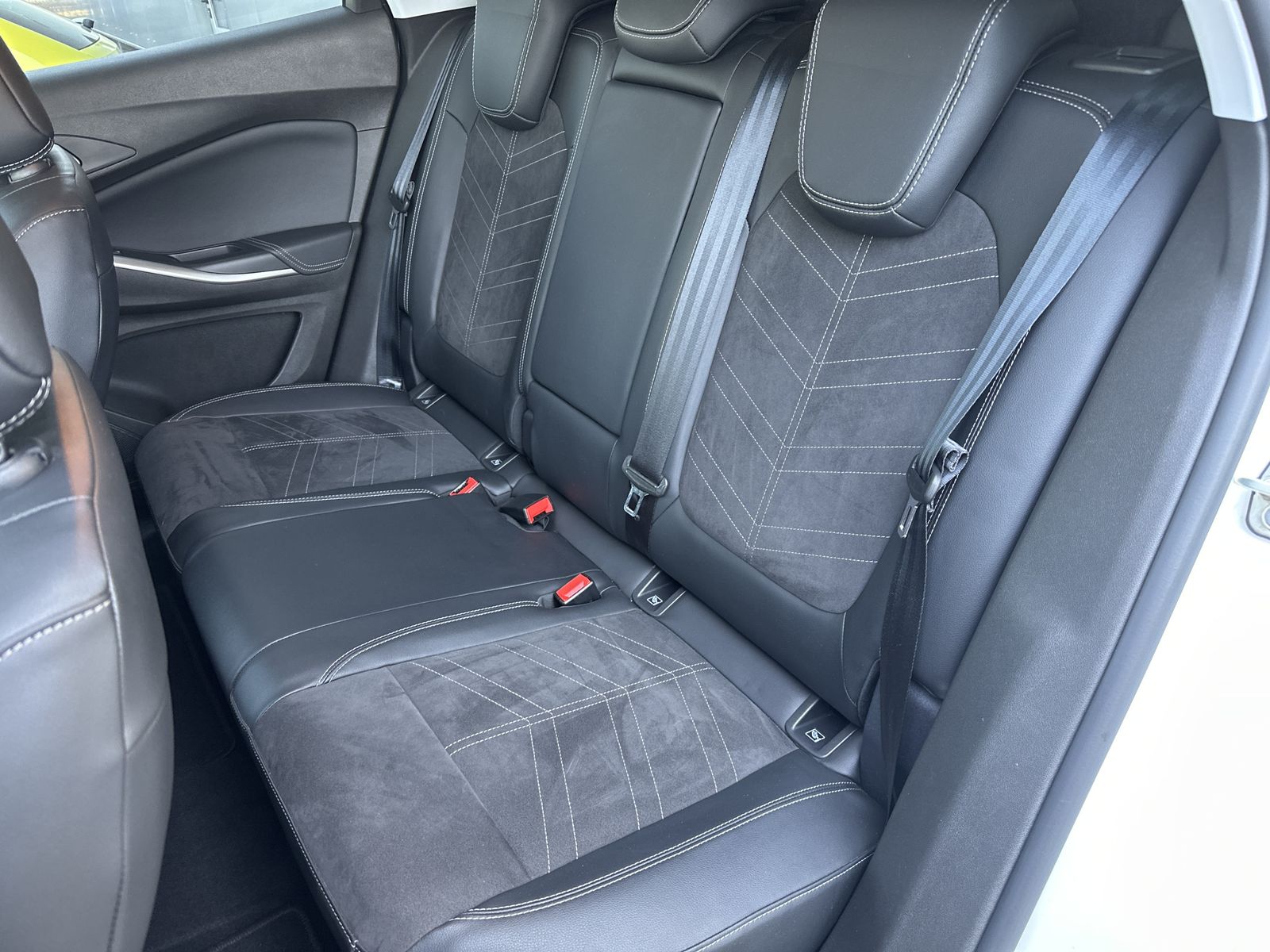 Fahrzeugabbildung Opel Grandland (X) 1.5 D Elegance NAV+MATRIX+ACC+AHK