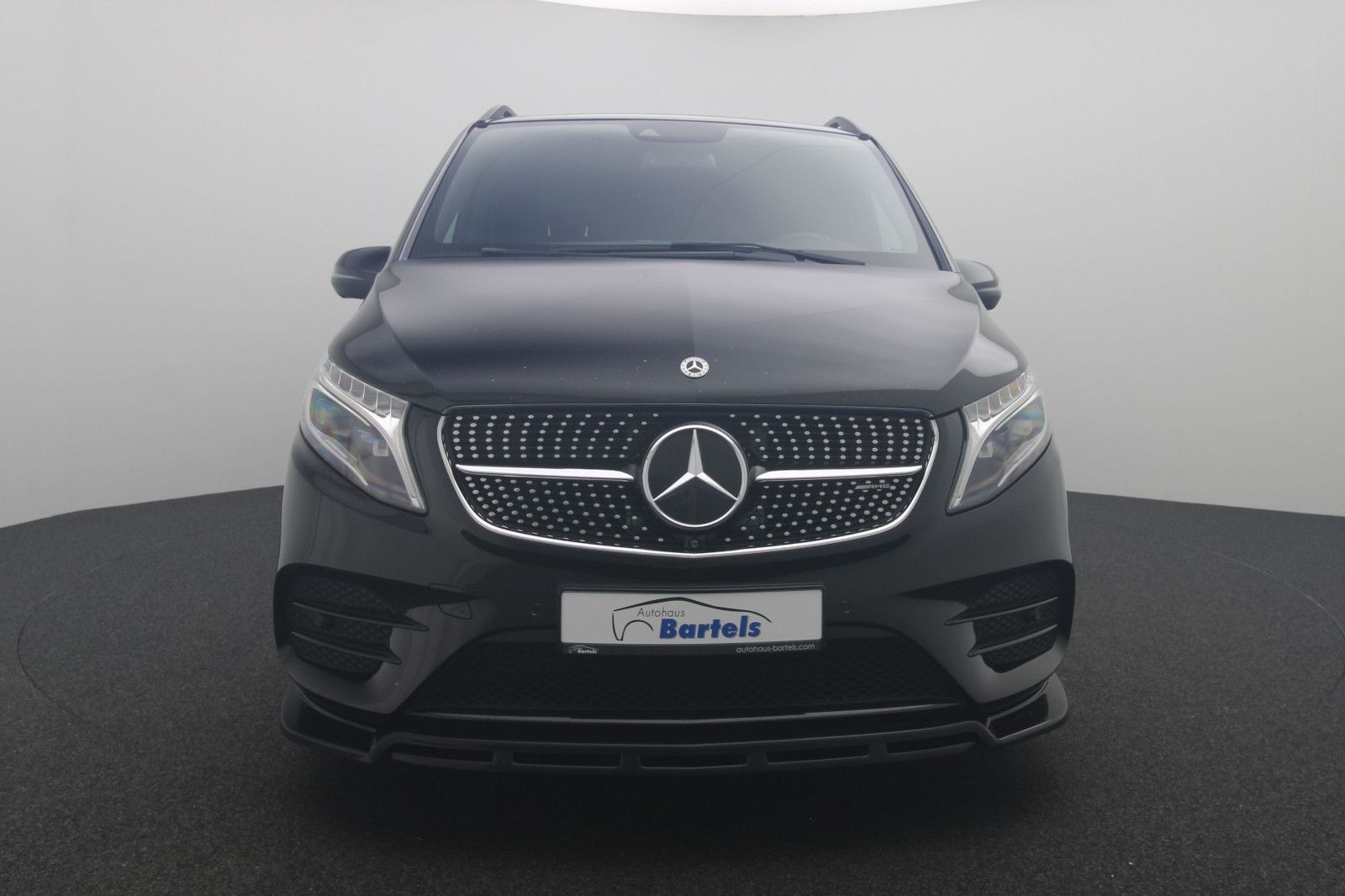 Fahrzeugabbildung Mercedes-Benz V 300d Avantgarde Edition AMG 4Matic extralang