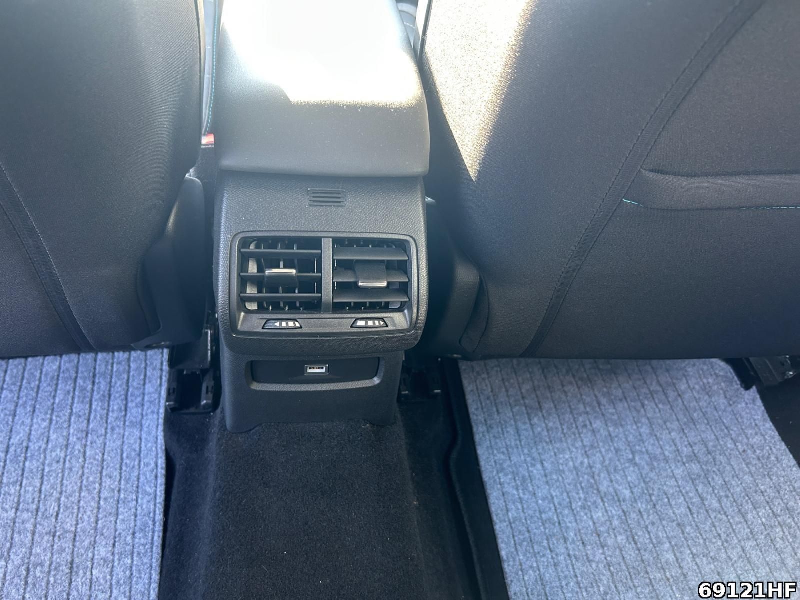 Fahrzeugabbildung Citroën C4 1.2 PureTech 130 Plus *SHZ*NAVI*KAMERA*