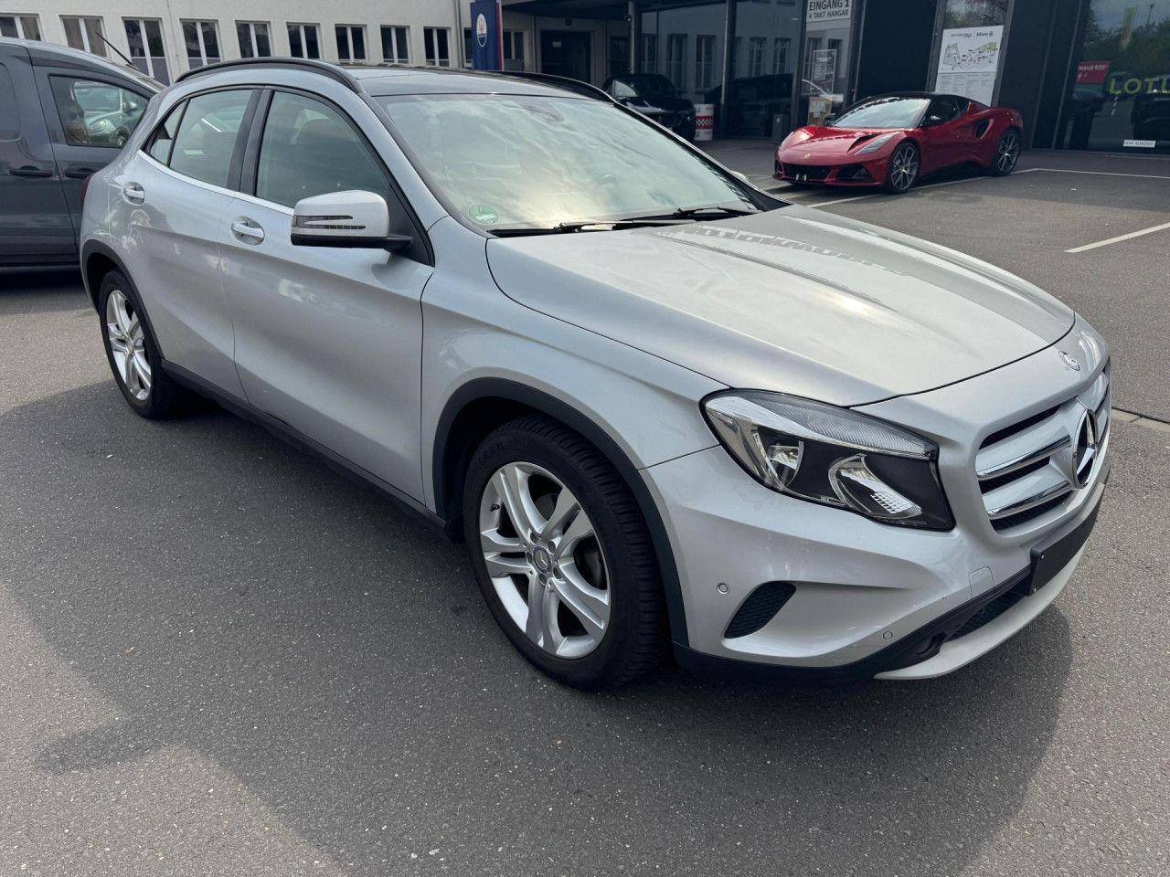 Mercedes-Benz GLA 180 d 7G-DCT Style Pano+Shz+Temp+Kam+Navi