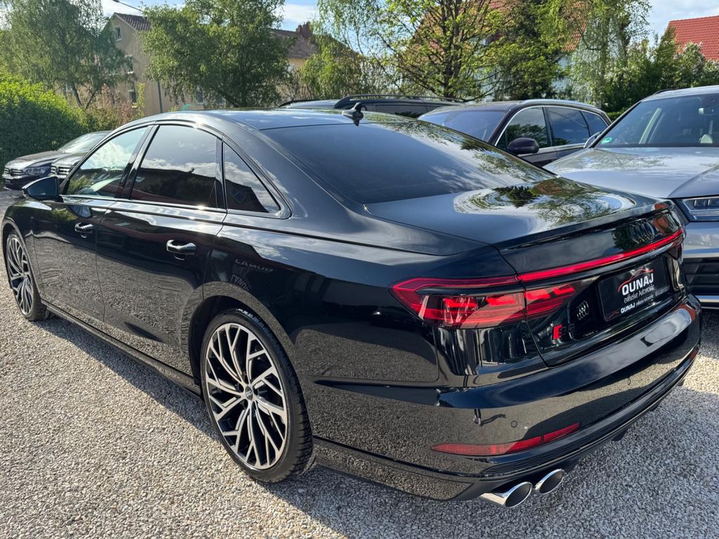 Audi S8