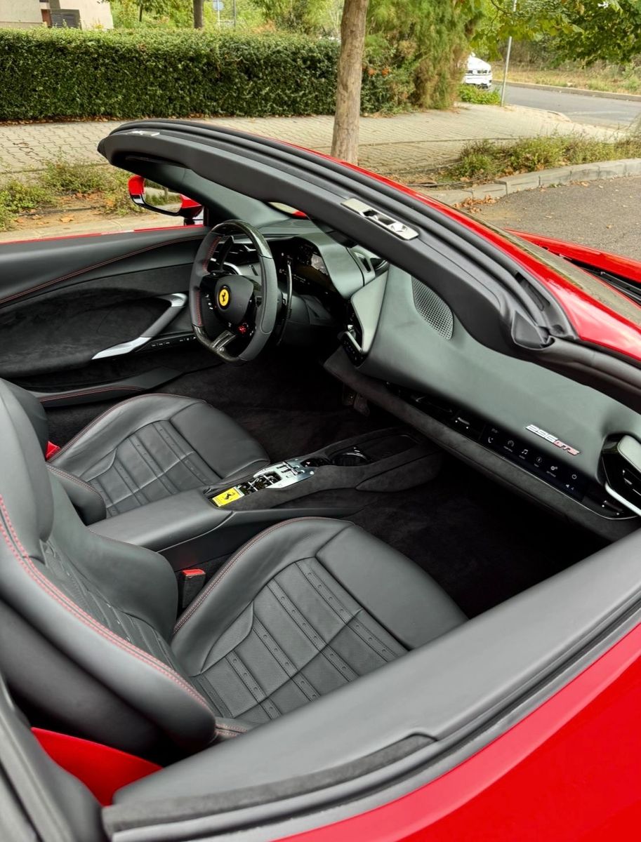 Fahrzeugabbildung Ferrari 296 GTS DAYTONASEAT CARBON P-DISPLAY JBL NEWCAR!