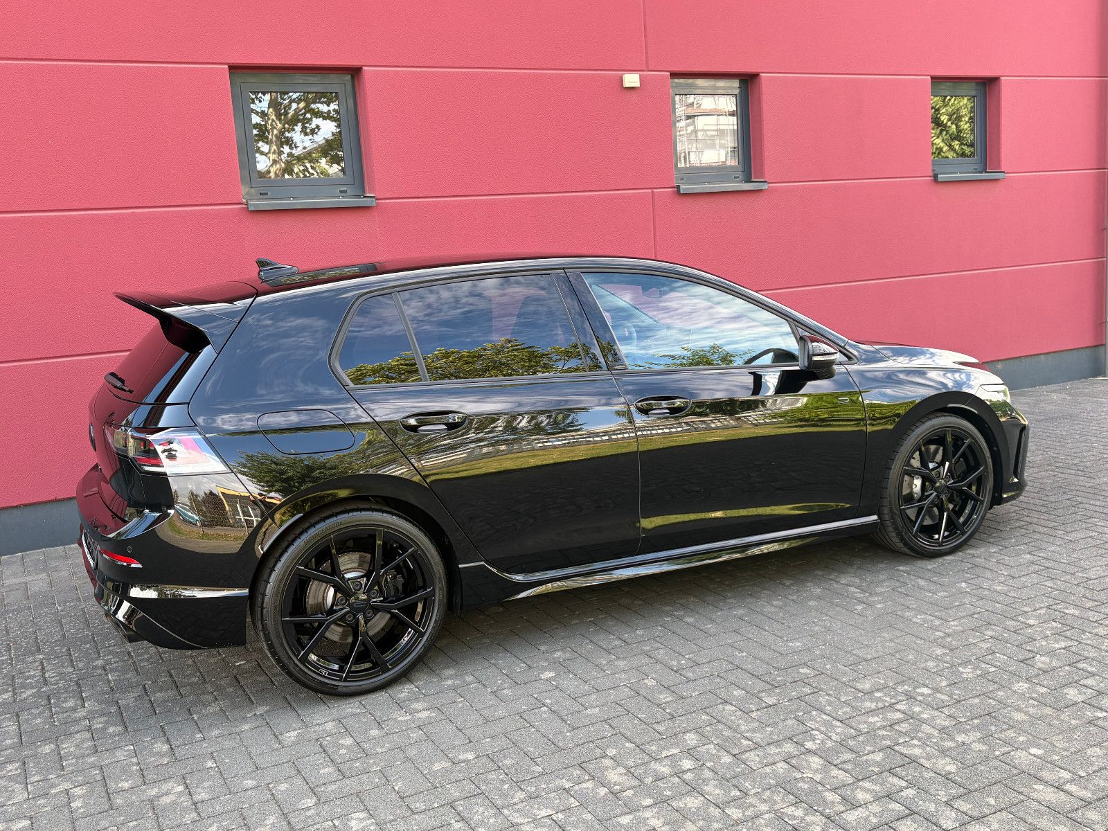 Volkswagen GOLF VIII R 2.0 TSI 4MOTION BLACK EDITION LEDER foto 6