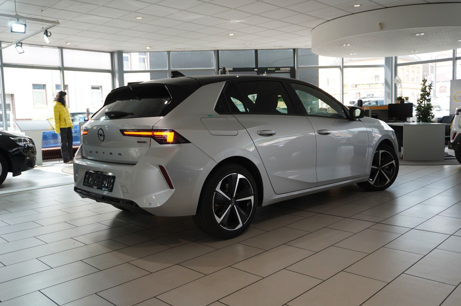 Fahrzeugabbildung Opel Astra L Lim. 1.6 HYBRID GS SPORT NAVI/360°/SPORT