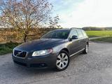 Volvo V70 2.5T Summum /Automatik - Volvo V70 mit Benzin-Antrieb: Kombi, 2.5