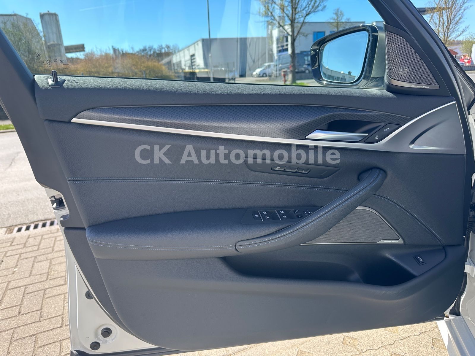 Fahrzeugabbildung BMW M550i xDrive Lim./Shadow-Line/Navi/Leder/LED/Kam