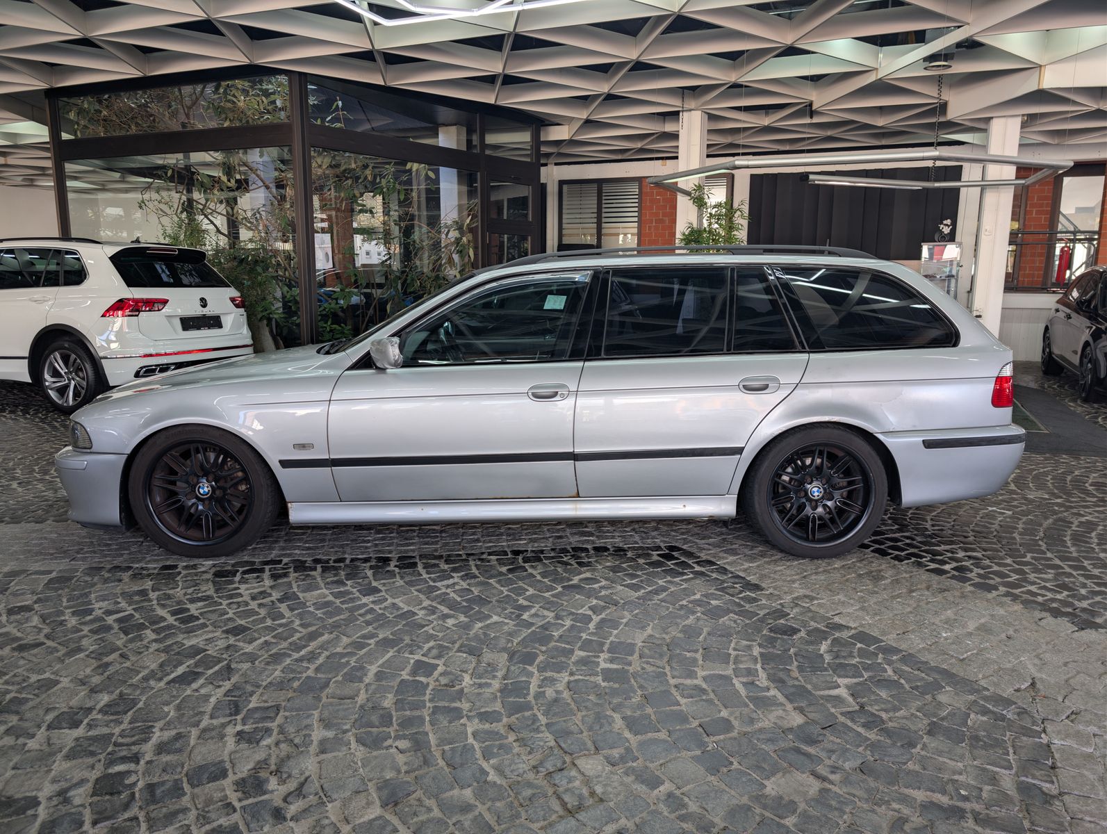 Fahrzeugabbildung BMW 530 i 3.0 Shadow M Sport LPG*MEMO*TEMP*SHZ*XENON