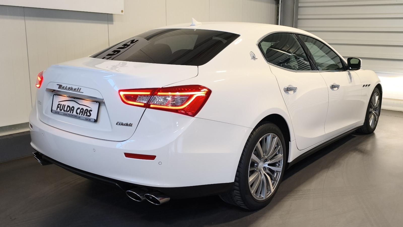 MASERATI GHIBLI V6 3.0 275 CH BVA - VOLANT EN CUIR - BI-XENON - CUIR - GPS - CHAUFFAGE STATIONNAIRE