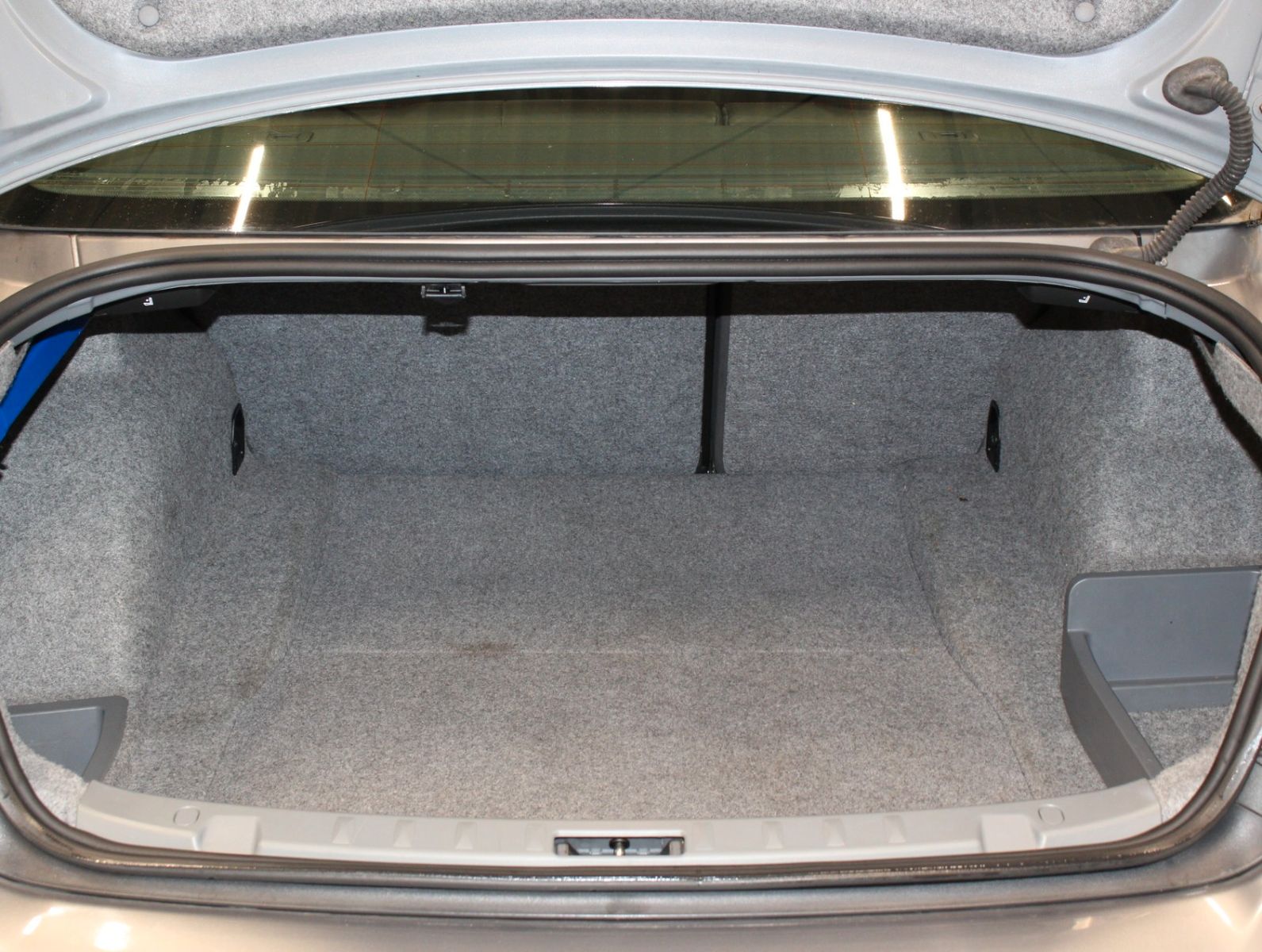 Fahrzeugabbildung BMW 325i Coupe Lagerschaden